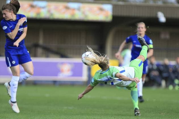 Lara Dickenmann (VfL Wolfsburg, 21) schießt Tor, Torschütze, erzielt Tor, Treffer, scores the goal 1:3 Fallrückzieher, Fussball, UEFA Women s Champions League, Chelsea LFC - VfL Wolfsburg,
