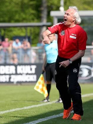 Trainer Peter Vollmann ( VfR Aalen ), VfR Aalen vs. VfL Osnabrueck, Fussball, GER, 3.Liga, 2017 2018, 22.04.2018, VfR Aalen vs. VfL Osnabrueck, Fussball, GER, 3.Liga, 2017 2018, 22.04.2018 Aalen Copyright: xEIBNER HarryxLangerx EP_HLR