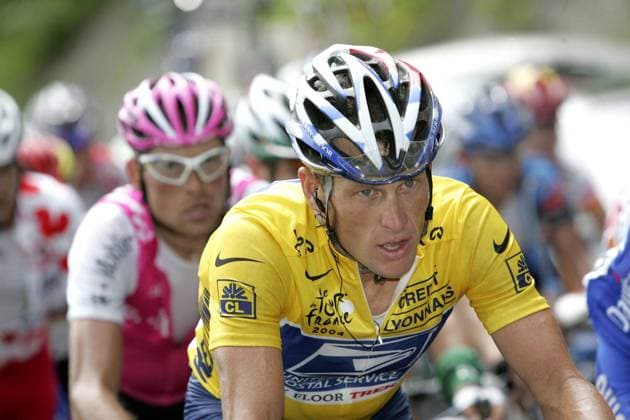 BRU73 - - LONS LE SAUNIER, FRANCE : Lance Armstrong (R) and Jan Ullrich (L) rides during the 18th stage of the 91st Tour de France cycling race between Annemasse and Lons-le-Saunier, Friday 23 July 2004. PHILIPPExBUISSIN  x2032489x