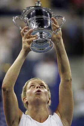 Tennis, US Open Damen Finale 2005, Kim Clijsters - Mary Pierce BRU191 - - NEW YORK, UNITED STATES: Kim Clijsters celebrates with her trophy after winning the women s final at the 2005 US Open Tennis Tournament at the US Tennis Center in Flushing Meadows, New York Saturday 10 September 2005. Clijsters defeated Mary Pierce 6-3, 6-1. PHILIPPExBUISSIN  x3368793x
