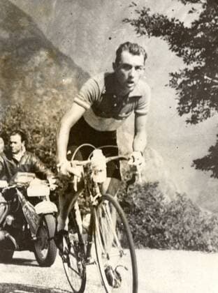 BRU53 - 19560724 - GRENOBLE, FRANCE : () A picture dated 24 July 1956 shows Luxembourg s Charly Gaul in action during the Tour de France cycling race. Charly Gaul died Tuesday 06 December 2005, near the age of 73. -YEAREND  x3715830x