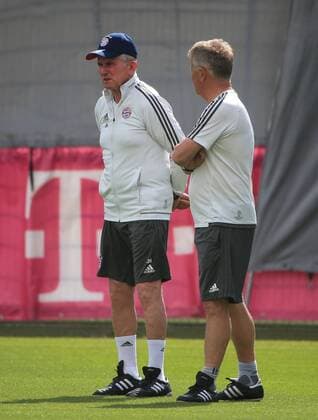 2018, CL, FCB Abschlusstraining,Saebenerstrasse Muenchen, Fussball, im Bild: FCB Trainer Jupp Heynckes (FCB) und Peter Hermann (FCB)