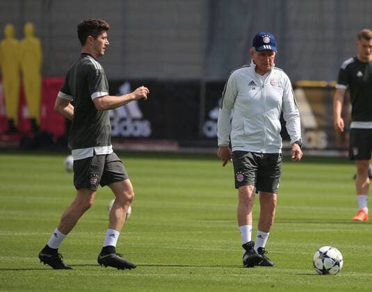 2018, CL, FCB Abschlusstraining,Saebenerstrasse Muenchen, Fussball, im Bild: Robert Lewandowski (FCB) und FCB Trainer Jupp Heynckes (FCB)