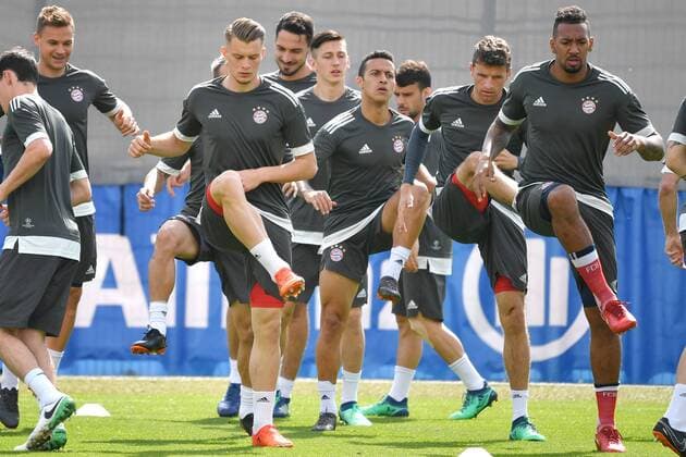 v.li:Joshua KIMMICH (Bayern Muenchen), Lukas MAI ,Thiago ALCANTARA (FCB),Thomas MUELLER (MÜLLER,Bayern Muenchen),Jerome BOATENG (Bayern Muenchen), Aktion. Abschlusstraining FC Bayern Muenchen vor dem Champions League Halbinale gegen Real Madrid. Trainingsgelaende an der Saebener Strasse, Fussball,am 24.04.2018,.