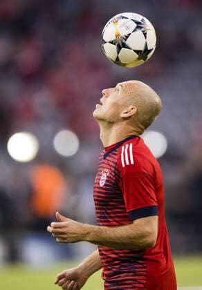 München, 25.04.2018 Arjen Robben (FCB) jongliert den Ball vorm Spiel Bayern München - Real Madrid