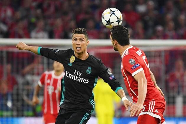 25.04.2018, xjhx, Fussball Champions League, FC Bayern Muenchen - Real Madrid, emspor, v.l. Cristiano Ronaldo (Real Madrid), Mats Hummels (FCB - FC Bayern Muenchen) Muenchen