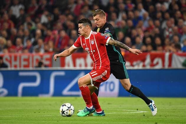 25.04.2018, xjhx, Fussball Champions League, FC Bayern Muenchen - Real Madrid, emspor, v.l. James Rodriguez (FCB - FC Bayern Muenchen), Toni Kroos (Real Madrid) Muenchen