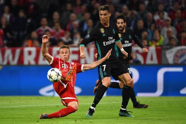 25.04.2018, xjhx, Fussball Champions League, FC Bayern Muenchen - Real Madrid, emspor, v.l. Joshua Kimmich (FCB - FC Bayern Muenchen), Cristiano Ronaldo (Real Madrid) Muenchen