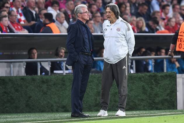 Fußball Champions League Halbfinale FC Bayern München - Real Madrid am 25.04.2018 in der Allianz Arena in München Jupp Heynckes ( Cheftrainer München ), links - Dr. Hans-Wilhelm Müller-Wohlfahrt ( Mannschaftsarzt München ), rechts