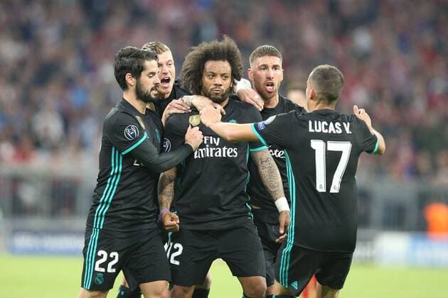 l-r: Torjubel von Isco 22 (Real Madrid), Javi Martinez 8 (FC Bayern Muenchen), Marcelo 12 (Real Madrid) und Sergio Ramos 4 (Real Madrid), Lucas Vazquez 17 (Real Madrid) zum Ausgleich 1:1, FC Bayern Muenchen vs. Real Madrid, Fussball, Halbfinale, Champions League, 25.04.2018 Muenchen Bayern Deutschland