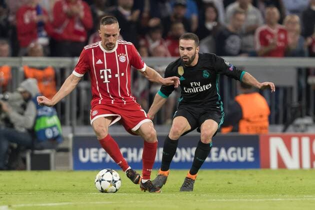 Muenchen, Deutschland 25.04.2018, UEFA Champions League - 2017 18 Season, Semi Final Leg One, Halbfinale, FC Bayern Muenchen - Real Madrid, Franck Ribery (FCB) und Daniel Carvajal (Real Madrid) im zweikampf ( DeFodi048