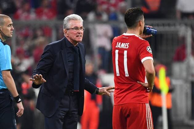 Bilder des Tages - SPORT 25.04.2018, xjhx, Fussball Champions League, FC Bayern Muenchen - Real Madrid, emspor, v.l. Trainer Head Coach Jupp Heynckes (FCB - FC Bayern Muenchen) gibt Anweisung, gestikuliert, mit den Armen gestikulieren, gives instructions, gesticulate James Rodriguez (FCB - FC Bayern Muenchen) Muenchen