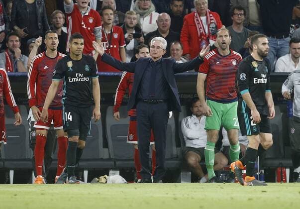 Trainer Jupp Heynckes (Bayern) ratlos . FC Bayern München-Real Madrid.. München, GER, 25.042018, Halbfinale Fussball-Champions League 2017-2018 .
