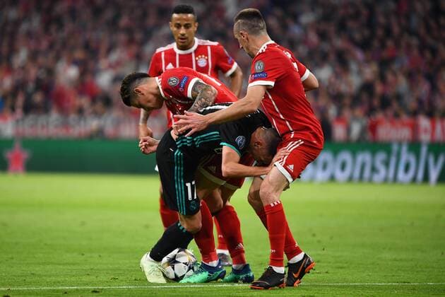 25.04.2018, xjhx, Fussball Champions League, FC Bayern Muenchen - Real Madrid, emspor, v.l. James Rodriguez (FCB - FC Bayern Muenchen), Lucas Vazquez (Real Madrid), Franck Ribery (FCB - FC Bayern Muenchen) Muenchen