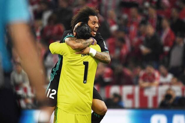 25.04.2018, xjhx, Fussball Champions League, FC Bayern Muenchen - Real Madrid, emspor, v.l. Torjubel, Goal celebration, celebrate the goal zum 1:2 durch Marco Asensio (Real Madrid) Marcelo (Real Madrid), Keylor Navas (Real Madrid) Muenchen