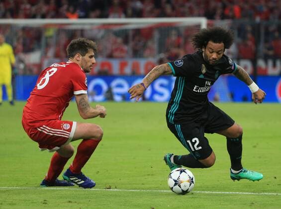 20180425, Champions League, FC Bayern vs Real Madrid, Allianz Arena Muenchen, Fussball, im Bild: Javi Martinez (FCB) vs Marcelo ( Real Madrid )