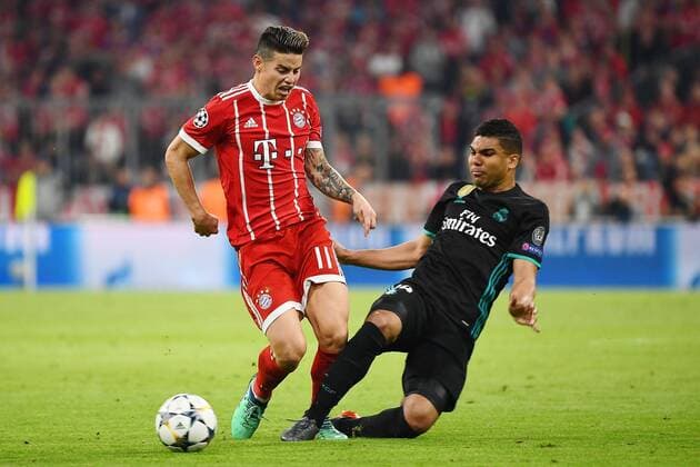 25.04.2018, xjhx, Fussball Champions League, FC Bayern Muenchen - Real Madrid, emspor, v.l. James Rodriguez (FCB - FC Bayern Muenchen), Casemiro (Real Madrid) Muenchen