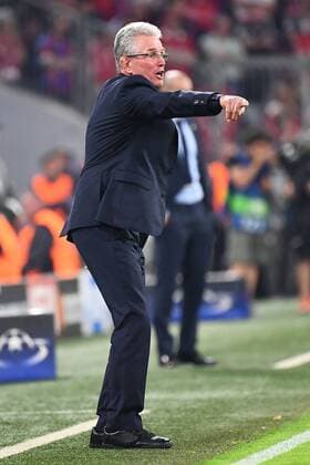 25.04.2018, xjhx, Fussball Champions League, FC Bayern Muenchen - Real Madrid, emspor, v.l. Trainer Head Coach Jupp Heynckes (FCB - FC Bayern Muenchen) gibt Anweisung, gestikuliert, mit den Armen gestikulieren, gives instructions, gesticulate Muenchen