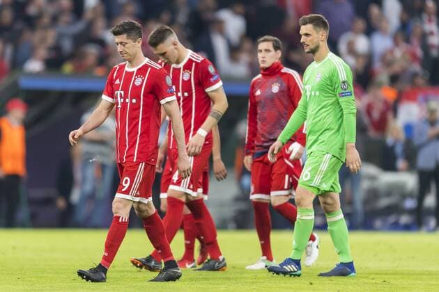 GER, UEFA CL, FC Bayern Muenchen (GER) vs Real Madrid (ESP) 25.04.2018, Allianz Arena, Muenchen, GER, UEFA CL, FC Bayern Muenchen (GER) vs Real Madrid (ESP), Halbfinale, im Bild DIe Bayern enttaeuscht mit Franck Ribery (FCB 7) Niklas Suele (FCB 4) Sven Ulreich (FCB 26)