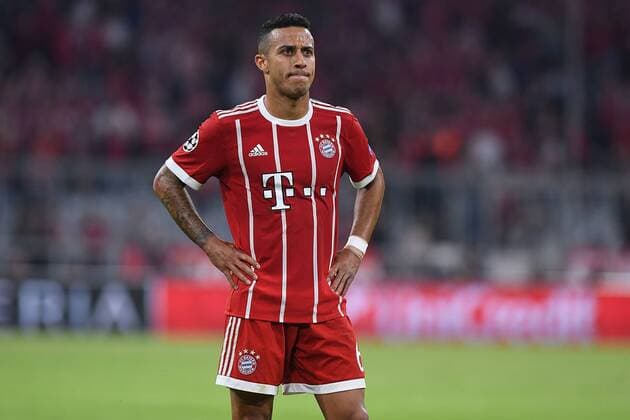 Fußball Champions League Halbfinale FC Bayern München - Real Madrid am 25.04.2018 in der Allianz Arena in München Thiago Alcantara ( München ) enttäuscht