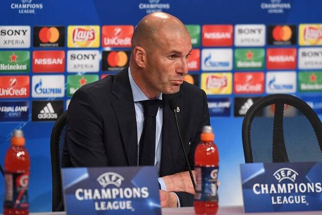 Fußball Champions League Halbfinale FC Bayern München - Real Madrid am 25.04.2018 in der Allianz Arena in München Zinedine Zidane ( Trainer Madrid )