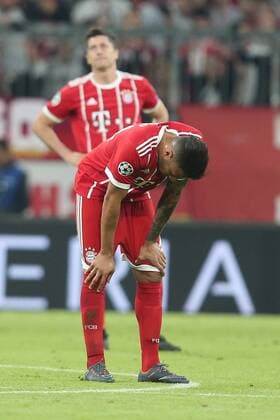 Corentin Tolisso (FC Bayern Muenchen 24) hintergrund. Robert Lewandowski (FC Bayern Muenchen 9) frustriert, FC Bayern Muenchen vs. Real Madrid CF, Champions League, Halbfinale, Fussball, 25.04.2018, FC Bayern Muenchen vs. Real Madrid CF, Champions League, Halbfinale, Fussball, 25.04.2018 Muenchen Copyright: xEIBNER HarryxLangerx EP_HLR