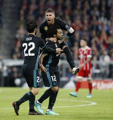 Bilder des Tages - SPORT Partido de ida de semifinales de la Liga de Campeones entre el Bayern Munich y el Real Madrid en el Allianz Arena. En la imagen, Marcelo celebra su gol. First leg of Champions League semifinal between Bayern Munich and Real Madrid. In this picture, Marcelo celebrates his goal. 