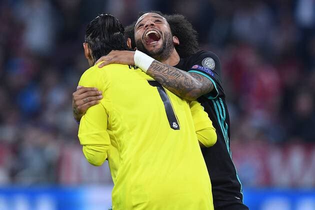 Bilder des Tages - SPORT Fußball Champions League Halbfinale FC Bayern München - Real Madrid am 25.04.2018 in der Allianz Arena in München Keylor Navas ( Madrid ), vorne - Marcelo ( Madrid ), hinten