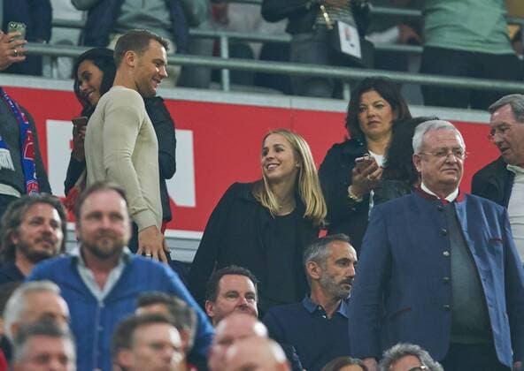 Manuel NEUER, FCB 1 Nina Weiss Ehefrau von Manuel Neuer, Dr. Martin WINTERKORN , VW CEO Ex Vorstandsvorsitzender, FC BAYERN MUENCHEN - REAL MADRID 1-2 Halbfinale Hinspiel, Fussball UEFA Champions League, Muenchen, Deutschland 25.04.2018 CL Saison 2017 2018, FCB,