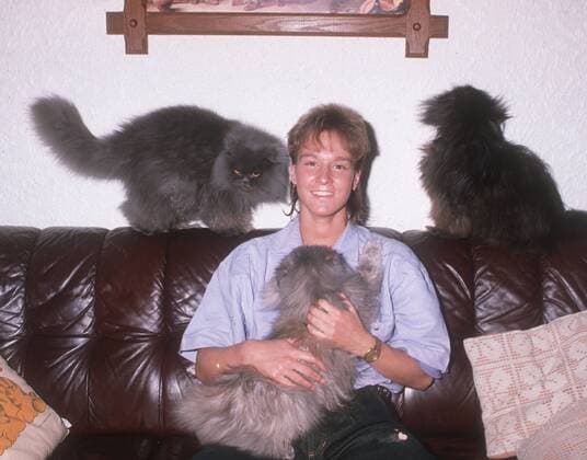 Martina Voss privat mit ihren Katzen. Aufn. 28.03.1989.