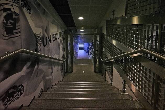 25.04.2018, xovx, Fussball Spanien Real Madrid Stadion, emspor, Estadio Santiago Bernabeu, Heimspielstätte von Real Madrid. Spielertunnel von Real Madrid auf dem Weg zum Spielfeld. Madrid