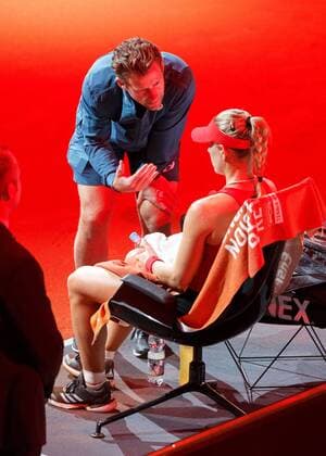 Trainer Wim Fissette spricht mit ANGELIQUE KERBER (GER) waehrend der Spielpause Tennis - Porsche Tennis Grand Prix 2018 - WTA Tennis Damen - Porsche-Arena - Stuttgart - Baden-Wuerttemberg - Germany - 26 April 2018. Copyright: xJuergenxHasenkopfx