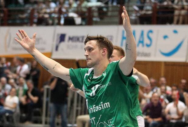 v.li.: Patrick Schmidt (DJK Rimpar Wölfe) jubelt, DKB 2. Handball-Bundesliga, DJK Rimpar Wölfe - SG BBM Bietigheim,