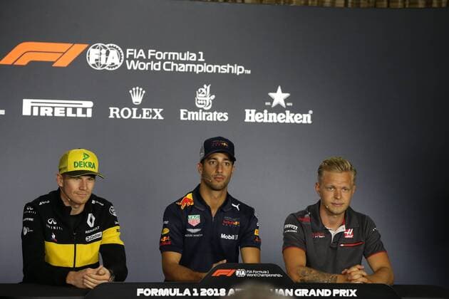 Ambiente en el circuito de Baku antes del Gran Premio de Azerbaiyán. En la imagen, Nico Hulkenberg, Daniel Ricciardo y Kevin Magnussen.Atmosphere at Baku City circuit before the Grand Prix of Azerbaijan. In this picture, Nico Hulkenberg, Daniel Ricciardo and Kevin Magnussen.  RV RACING PRESS