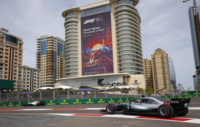Motorsports: World Championship WM Weltmeisterschaft 2018; Grand Prix Azerbaijan, Grand Prix of Europe, Formula 1 2018 Azerbaijan Grand Prix, 44 Lewis Hamilton (GBR, Mercedes AMG Petronas F1 Team), Baku Azerbaijan