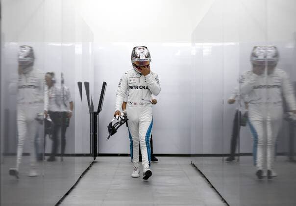 Bilder des Tages - SPORT Motorsports: World Championship WM Weltmeisterschaft 2018; Grand Prix Azerbaijan, Grand Prix of Europe, Formula 1 2018 Azerbaijan Grand Prix, 44 Lewis Hamilton (GBR, Mercedes AMG Petronas F1 Team), Baku Azerbaijan