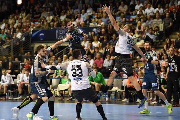 Handball, Herren, EHF-Pokal, Saison 2017 18, Viertelfinale, Rückspiel, Füchse Berlin - RK Nexe, Johan Koch (Nr. 77, Füchse Berlin), Mario Tomic (Nr. 33, RK Nexe), Fabian Wiede (Nr. 3, Füchse Berlin), Aljaz Lavric (Nr. 32, RK Nexe), Steffen Fäth (Nr. 23, Füchse Berlin), 28.04.18, Copyright: xMichaelxHundtx xMatthiasxKochx