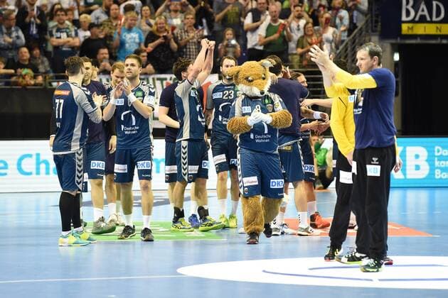 Handball, Herren, EHF-Pokal, Saison 2017 18, Viertelfinale, Rückspiel, Füchse Berlin - RK Nexe, Jubel nach dem Abpfiff bei den Füchsen Berlin, 28.04.18, Copyright: xMichaelxHundtx xMatthiasxKochx