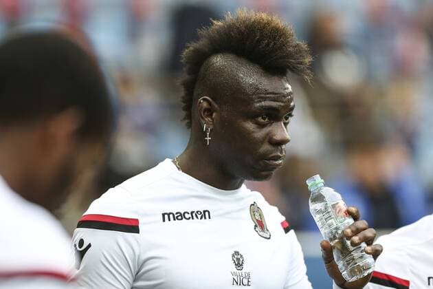 Bilder des Tages - SPORT Mario Balotelli, Nice during the French L1 football match between Strasbourg (RCSA) and Nice (OGC) on April 28, 2018 at the Meinau stadium in Strasbourg, eastern France. FOOTBALL : Strasbourg vs Nice - Ligue 1 - 28 04 2018 ElyxandroCegarra Panoramic 