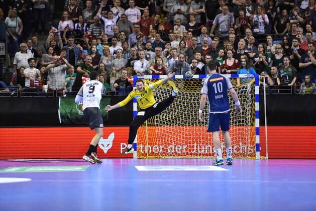 EHF-Pokal-Viertelfinale, Fuechse Berlin - RK Nexe Nasice 28.04.2018 28.04.2018,Max Schmeling Halle,EHF-Pokal,Viertelfinale, Fuechse Berlin - RK Nexe Nasice,v.l.Sasa Barisic Jaman(RK Nexe Nasice 9),Petr Stochl(Fuechse Berlin 71), Jakov Gojun(Fuechse Berlin 10)