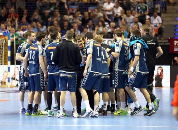 GER, EHF, FUECHSE BERLIN VS. RK Nexe 28.04.2018, Max Schmeling Halle, Berlin, GER, EHF, FUECHSE BERLIN VS. RK Nexe, im Bild Cheftrainer (Head Coach) Velimir Petkovic (Fuechse Berlin), Spielerkreis