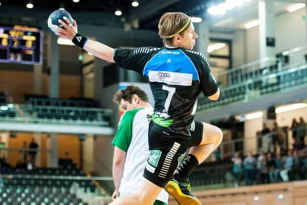 Dennis Aust (Nr.7, Vikings) beim Wurf auf das Tor HC Rhein Vikings vs. DJK Rimpar Wölfe, Handball, 2. Bundesliga, 28.04.18 Düsseldorf NRW Deutschland Castello