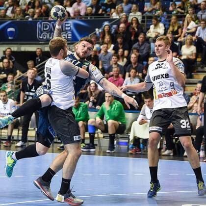 Handball, Herren, EHF-Pokal, Saison 2017 18, Viertelfinale, Rückspiel, Füchse Berlin - RK Nexe, Albin Eter (Nr. 6, RK Nexe), Johan Koch (Nr. 77, Füchse Berlin), Aljaz Lavric (Nr. 32, RK Nexe), 28.04.18, Copyright: xMichaelxHundtx xMatthiasxKochx