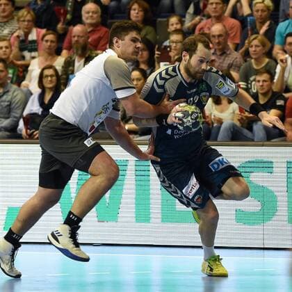 Handball, Herren, EHF-Pokal, Saison 2017 18, Viertelfinale, Rückspiel, Füchse Berlin - RK Nexe, Marin Sipic (Nr. 2, RK Nexe), Steffen Fäth (Nr. 23, Füchse Berlin), 28.04.18, Copyright: xMichaelxHundtx xMatthiasxKochx