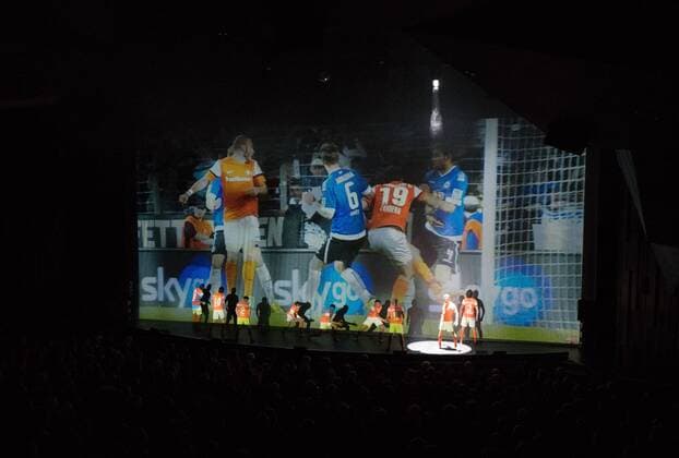 28.04.2018, xfux, Fussball 2.Bundesliga, SV Darmstadt 98 Premiere Lilienmusical Aus Tradition anders im Staatstheater in Darmstadt, emspor, emonline, deloka, v.l. Auffuehrung des Lilienmusicals Aus Tradition anders im Staatstheater in Darmstadt Darmstadt
