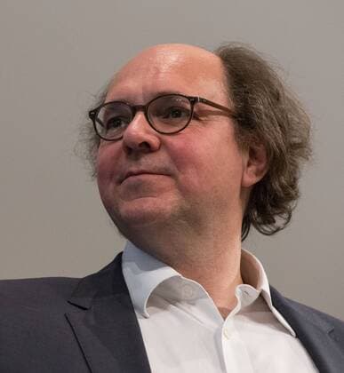 28.04.2018, xfux, Fussball 2.Bundesliga, SV Darmstadt 98 Premiere Lilienmusical Aus Tradition anders im Staatstheater in Darmstadt, emspor, emonline, deloka, v.l. Gernot Wojnarowicz (Darmaturgie Konzert Staatstheater Darmstadt) Darmstadt