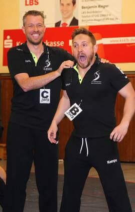 BAU 28.04.2018 Kornwestheim Handball SV Kornwestheim vs. VfL Pfullingen, v.l. Frieder Hansen, Trainer Alexander Schurr (Kornwestheim)