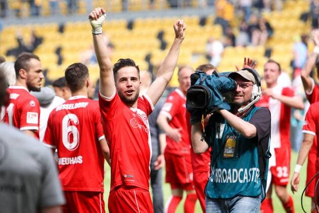 Dresden, 28.04.2018, DDV-Stadion, Fußball, Herren, 2. Liga, 32. Spieltag , SG Dynamo Dresden - Fortuna Düsseldorf 1:2 (0:1) , Im Bild: Niko Gießelmann Giesselmann (23, Duesseldorf) jubelt , *** Dresden 28 04 2018 DDV Stadium Soccer Men 2 League 32 Gameday SG Dynamo Dresden Fortuna Dusseldorf 1 2 0 1 Pictured
