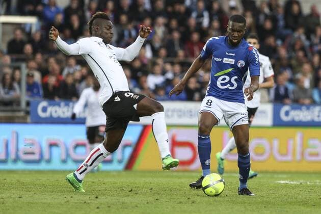 April 28, 2018 - Strasbourg, France - Bahoken Stephane 8; Racing Strasbourg Mario Balotelli 9; Nice.during the French L1 football match between Strasbourg (RCSA) and Nice (OGC) on April 28, 2018 at the Meinau stadium in Strasbourg, eastern France. Strasbourg v OGC Nice - Ligue 1  - ZUMAn230 20180428_zaa_n230_1327 Copyright: xElyxandroxCegarrax