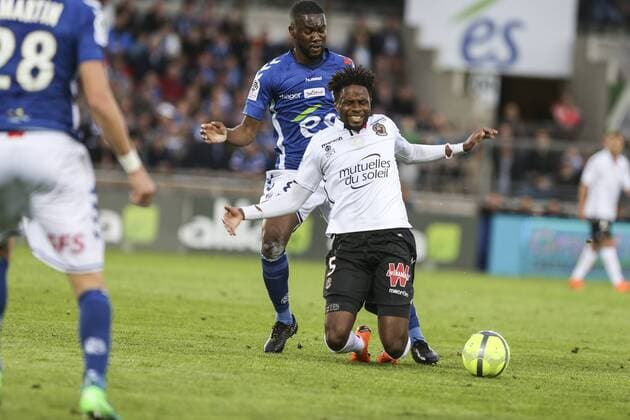 April 28, 2018 - Strasbourg, France - Tameze Aoutsa Adrien 5; Nice Aholou Jean Eudes Pascal Armand 8; Racing Strasbourg.during the French L1 football match between Strasbourg (RCSA) and Nice (OGC) on April 28, 2018 at the Meinau stadium in Strasbourg, eastern France. Strasbourg v OGC Nice - Ligue 1  - ZUMAn230 20180428_zaa_n230_1347 Copyright: xElyxandroxCegarrax